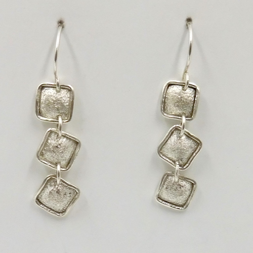 Click to view detail for DKC-2127 Earrings, 3 Silver Textured Squares, Dangles $110